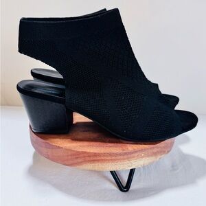 Elegant Black Women's Heeled Sandals Size 9.5